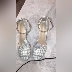 High heels (NEVER BEEN WORN)